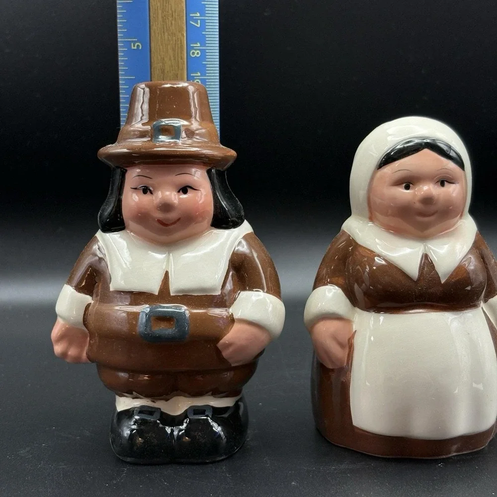 Vintage Publix 2004 Pilgrim Pair Salt Pepper Shakers Thanksgiving‎ Collectible
